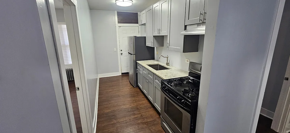 Building Photo - 841 E 90th St #1