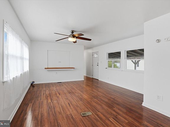 4th image of 7 Oak Dr