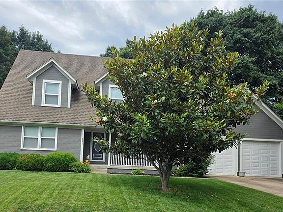 2nd image of 112 SE Nottingham Ct