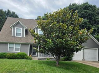 112 SE Nottingham Ct, Lees Summit, MO 64063