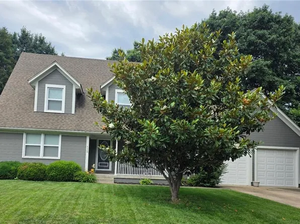 112 SE Nottingham Ct, Lees Summit, MO 64063