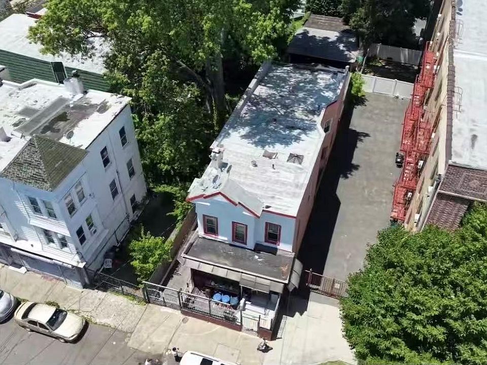 1st image of 3935 Barnes Avenue