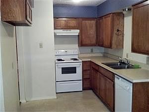 2nd image of 7513 Hanover Ln