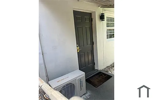250 East Dr Photo 1