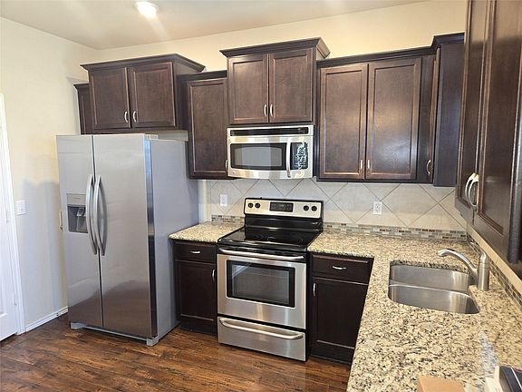 3rd image of 9606 Glynhill Ct