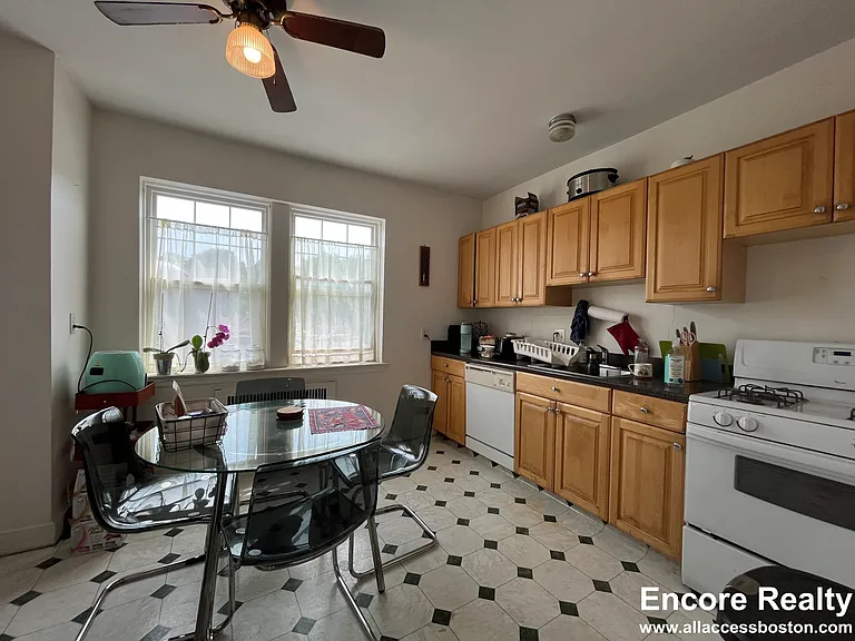 20 Fairbanks St #8 — Photo 10