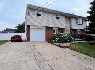 110 N Alleghany Ave, Lindenhurst, NY 11757