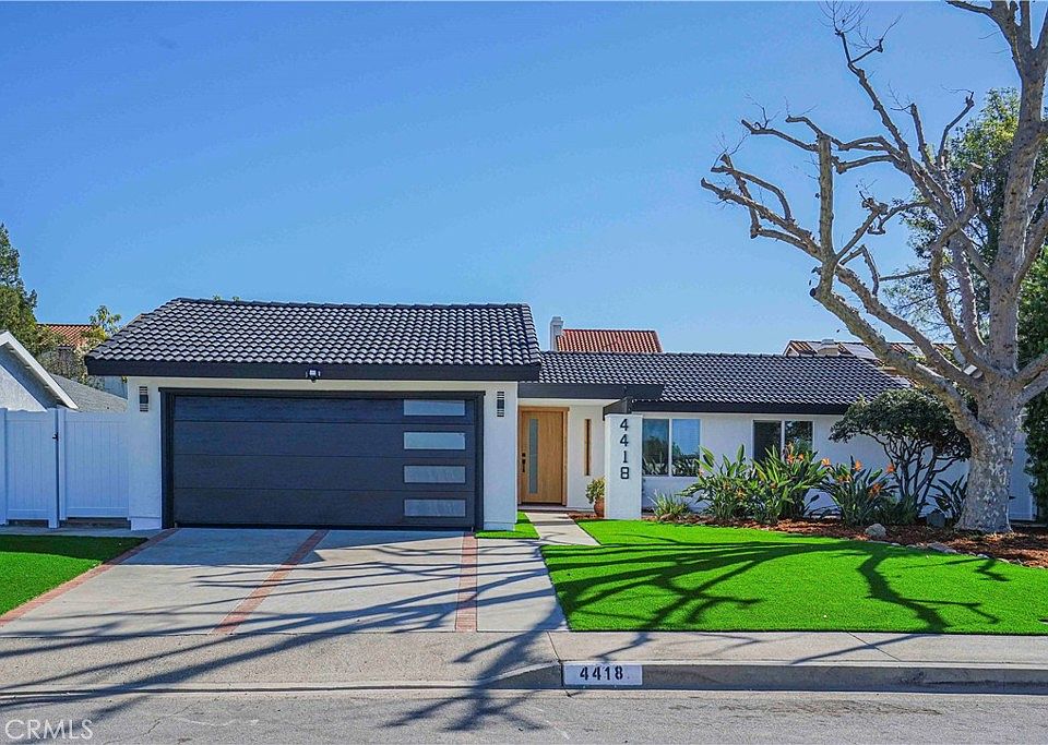 1st image of 4418 Avenida Del Este