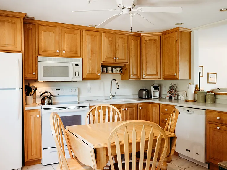 133 W Grand Ave #2 — Photo 6