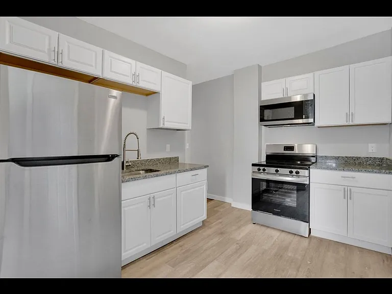 13 Canal St #A — Photo 2