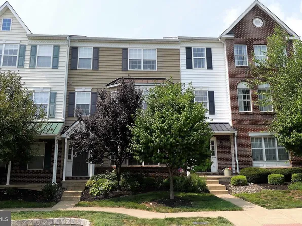 2034 Berkeley Dr #M40, Pennsburg, PA 18073