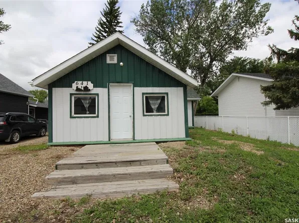 641 Railway AVENUE, Eastend, SK S0N 0T0
