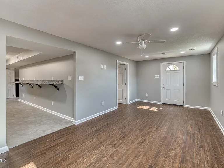 1216 Norway St #102 — Photo 4