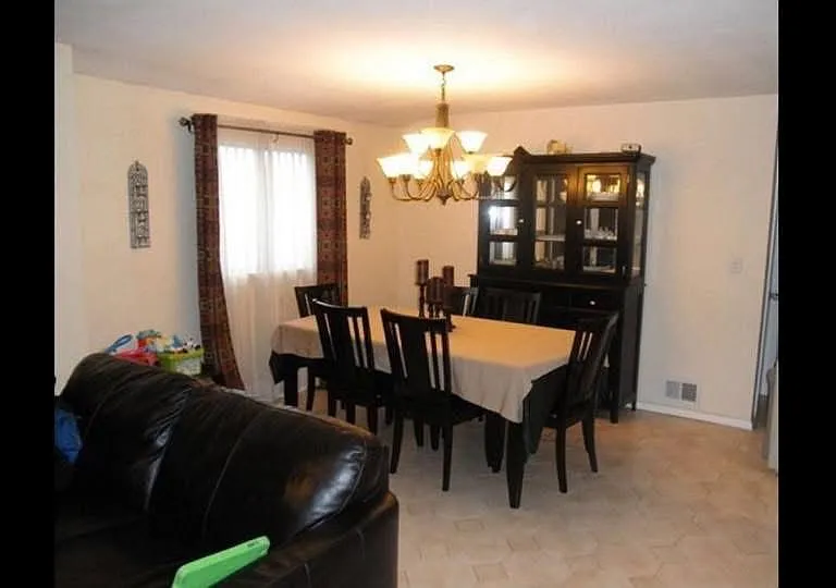 4 Albert Ct — Photo 2