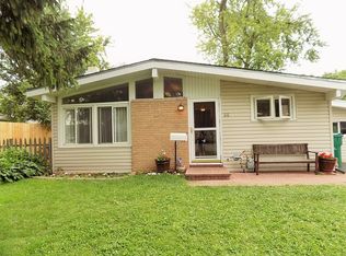 66 W Manchester Dr, Wheeling, IL 60090