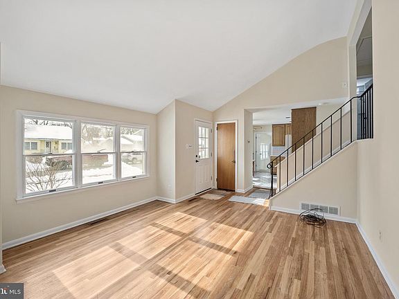 4th image of 32 Argyle Rd