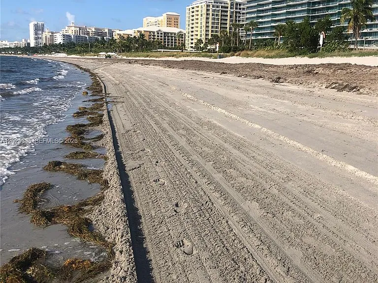 350 Ocean Dr #304N — Photo 37