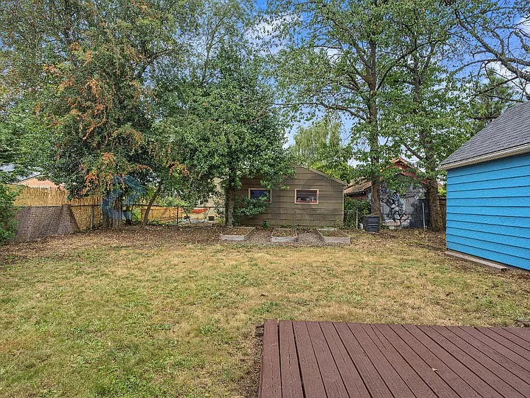 8057 SE Yamhill St — Photo 3