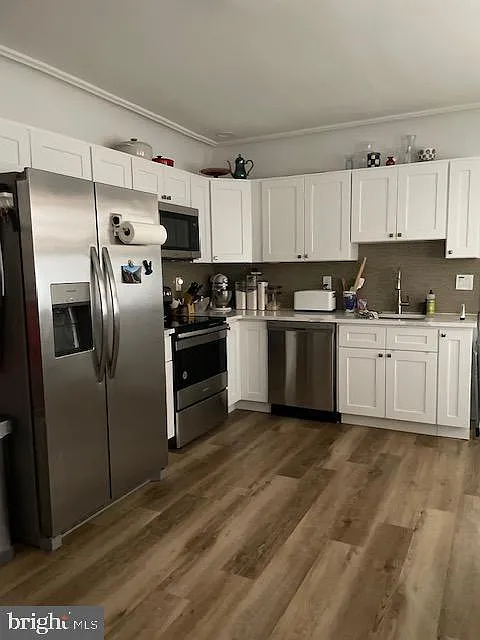 2 bed, 2.0 bath, 3960 sqft, $2,400 — Photo 2