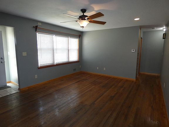 4th image of 1618 Short St.