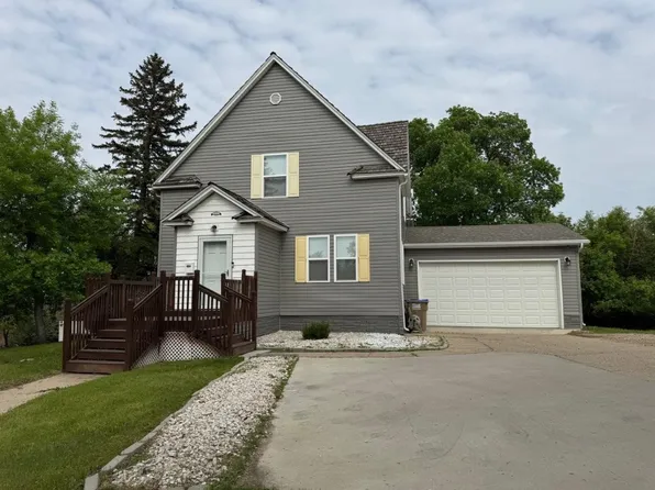 611 3rd St SE, Minot, ND 58701