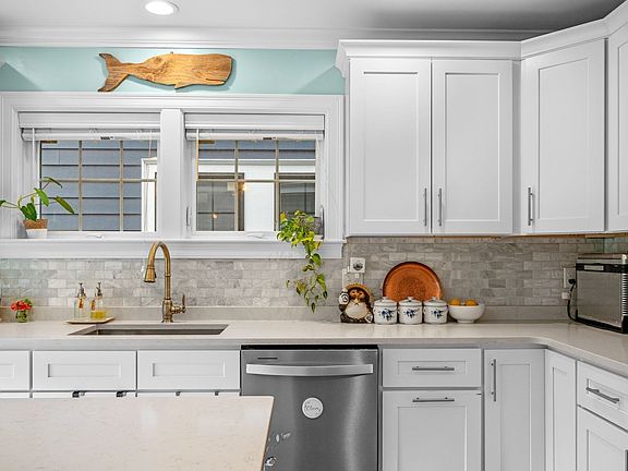 5th image of 331 Bridge St #2