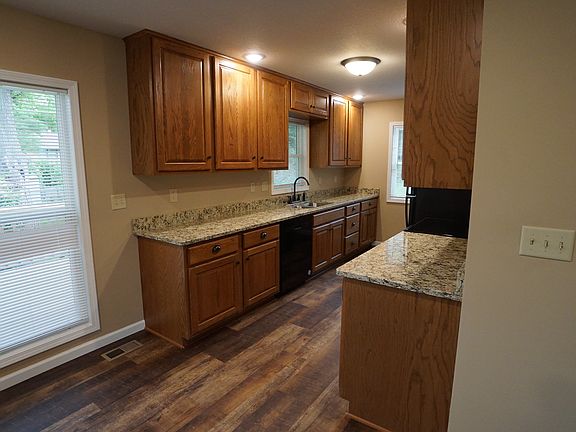 3rd image of 2025 Tecumseh Rd