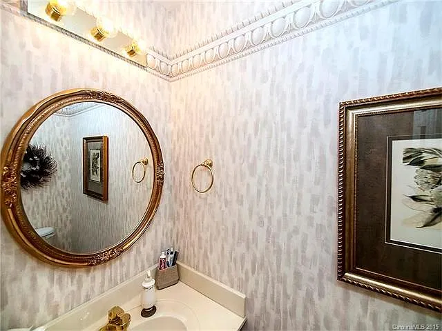2 bed, 2.5 bath, 1234 sqft, $1,950 — Photo 4