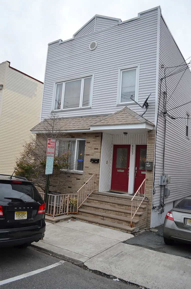 8605 Newkirk Ave photo 1