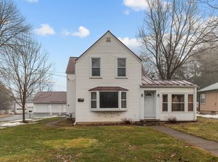 425 S Main St, Iola, WI 54945