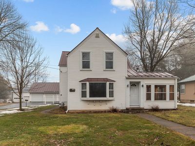 425 S Main St, Iola, WI, 54945