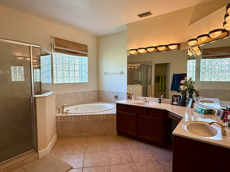 885 Chatsworth Dr — Photo 11