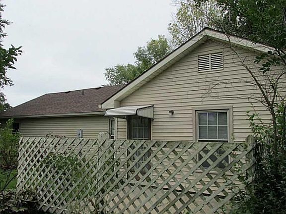 3rd image of 3009 N Lyn Mar Dr
