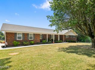 946 Cross Valley Rd, La Follette, TN 37766