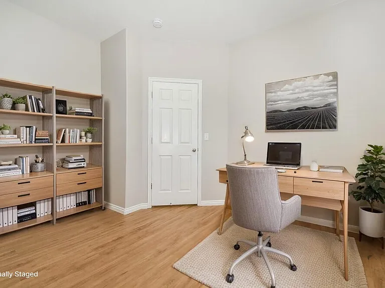 1040 York Dr — Photo 14