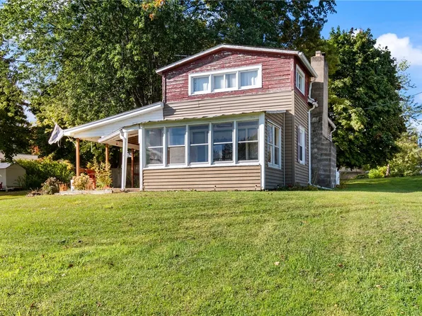 10266 Kansas Ave, Wolcott, NY 14590