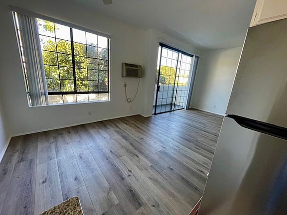 5th image of 3855 Inglewood Blvd #106