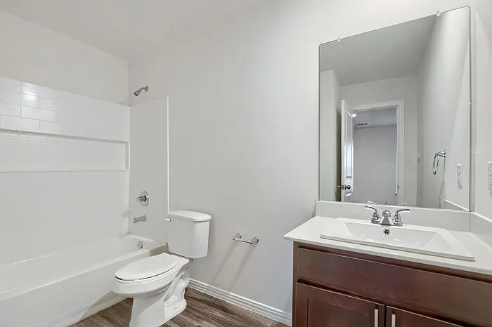503 Henderson St — Photo 10