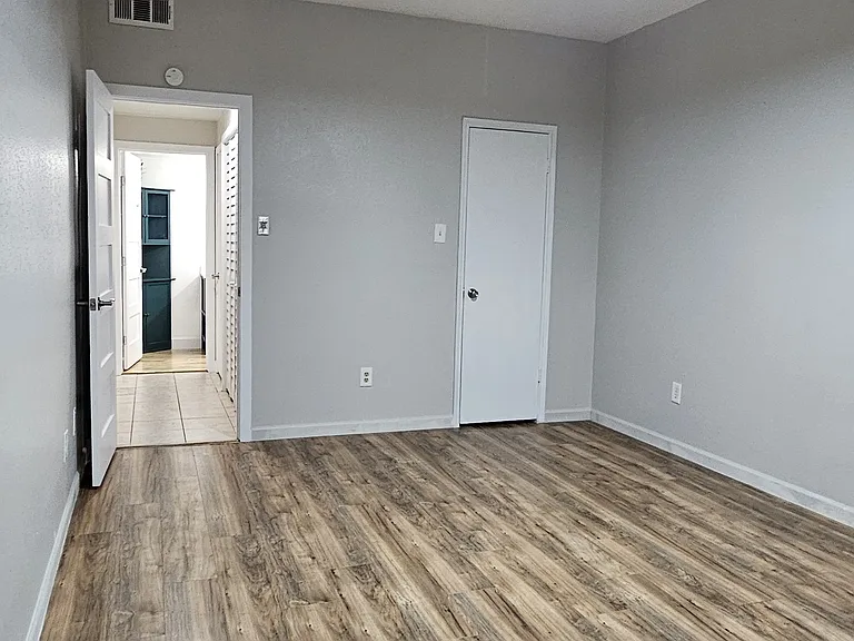 2100 Tanglewilde St #167 — Photo 32