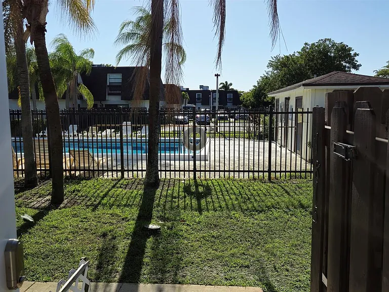 7875 Tam Oshanter Blvd — Photo 16