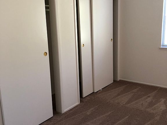 3rd image of 2721 Midtown Ct