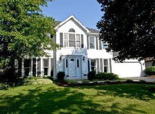 645 Winnebago Trl, Batavia, IL 60510