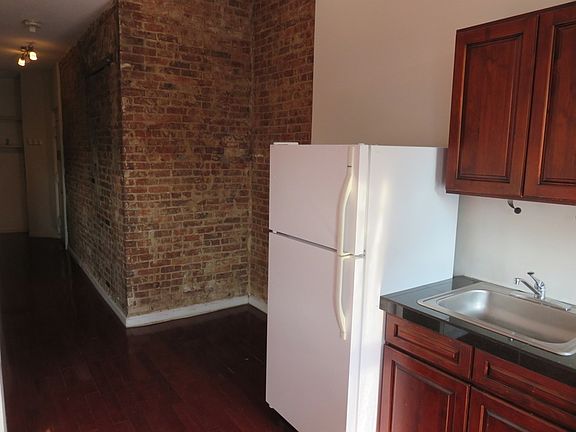 4th image of 1047 Bedford Ave #B4i