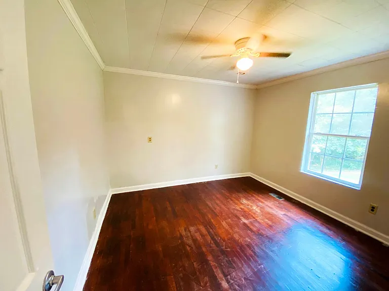 1260 Hillridge Dr — Photo 11