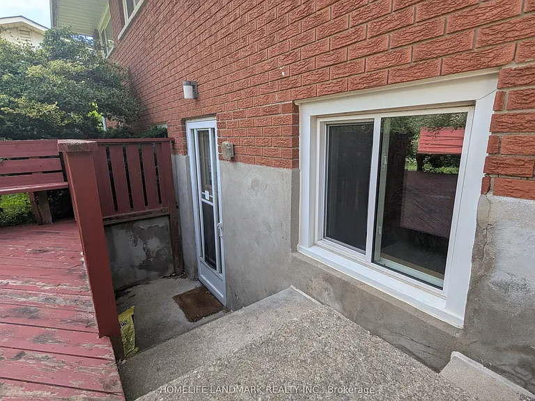 195 Carter Ave #LOWER — Photo 2