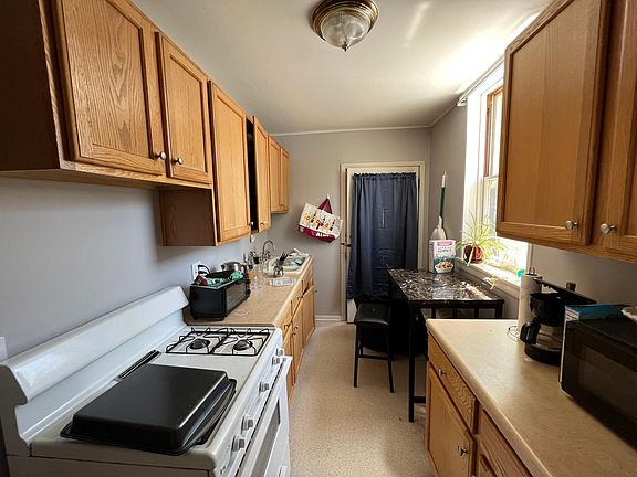 3rd image of 3930 N Keeler Ave APT 2B