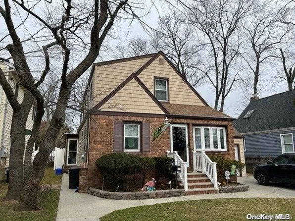 31 Woods Avenue, East Rockaway, NY 11518