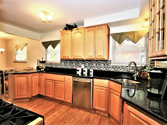 2nd image of 30691 Westfield St