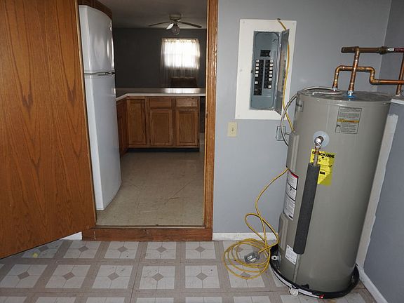 2nd image of 217 1/2 E Prairie St #2