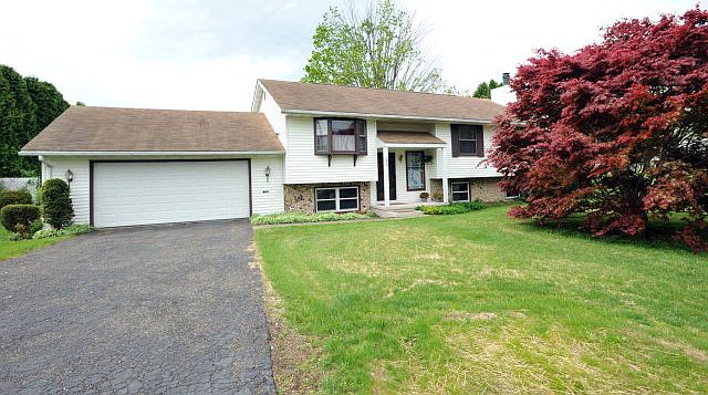 1st image of 65 Belaire Dr